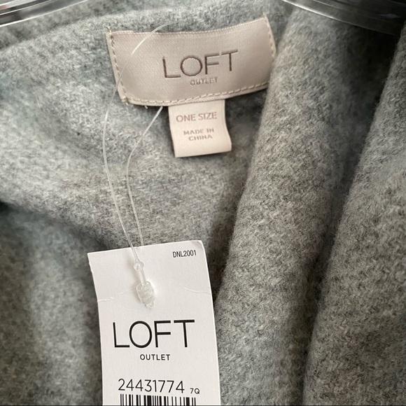 LOFT Sweater Wrap - Picture 3 of 4